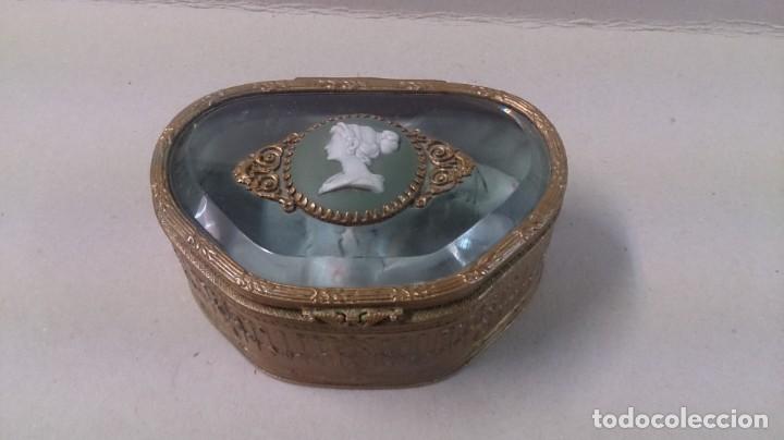 Antig&uuml;edades: Caja de cristal biselado y bronce siglo xix - Foto 1