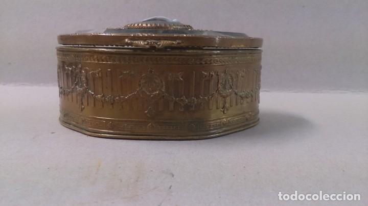 Antig&uuml;edades: Caja de cristal biselado y bronce siglo xix - Foto 2