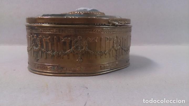 Antig&uuml;edades: Caja de cristal biselado y bronce siglo xix - Foto 3