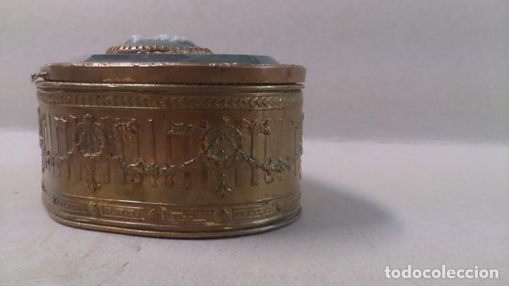 Antig&uuml;edades: Caja de cristal biselado y bronce siglo xix - Foto 4