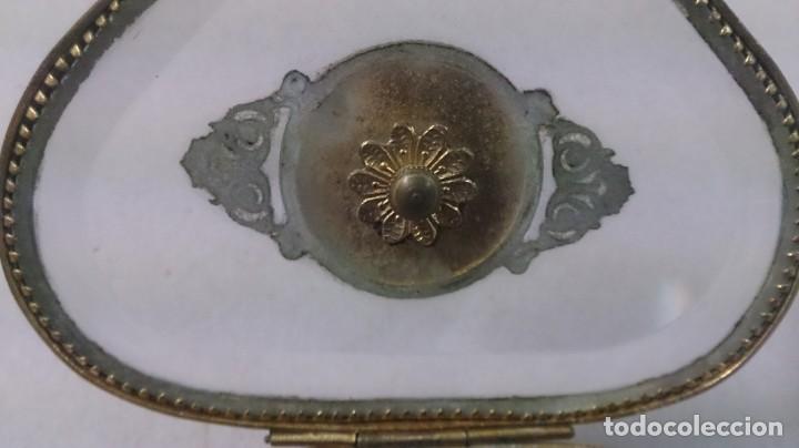 Antig&uuml;edades: Caja de cristal biselado y bronce siglo xix - Foto 8