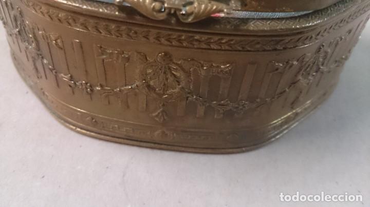 Antig&uuml;edades: Caja de cristal biselado y bronce siglo xix - Foto 13