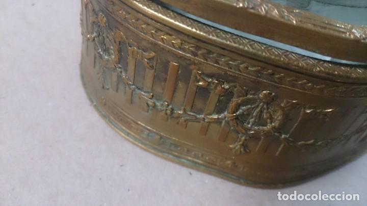 Antig&uuml;edades: Caja de cristal biselado y bronce siglo xix - Foto 14