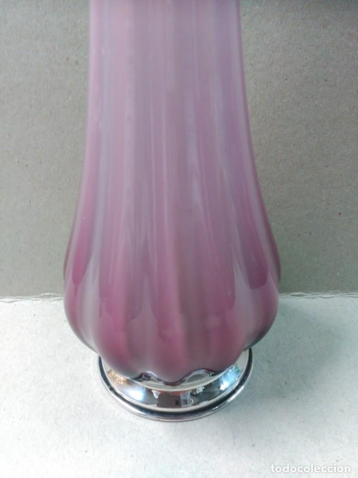 Antig&uuml;edades: JARRON DE CRISTAL MORADO CON PIE DE PLATA PUNZONADA. - Foto 5