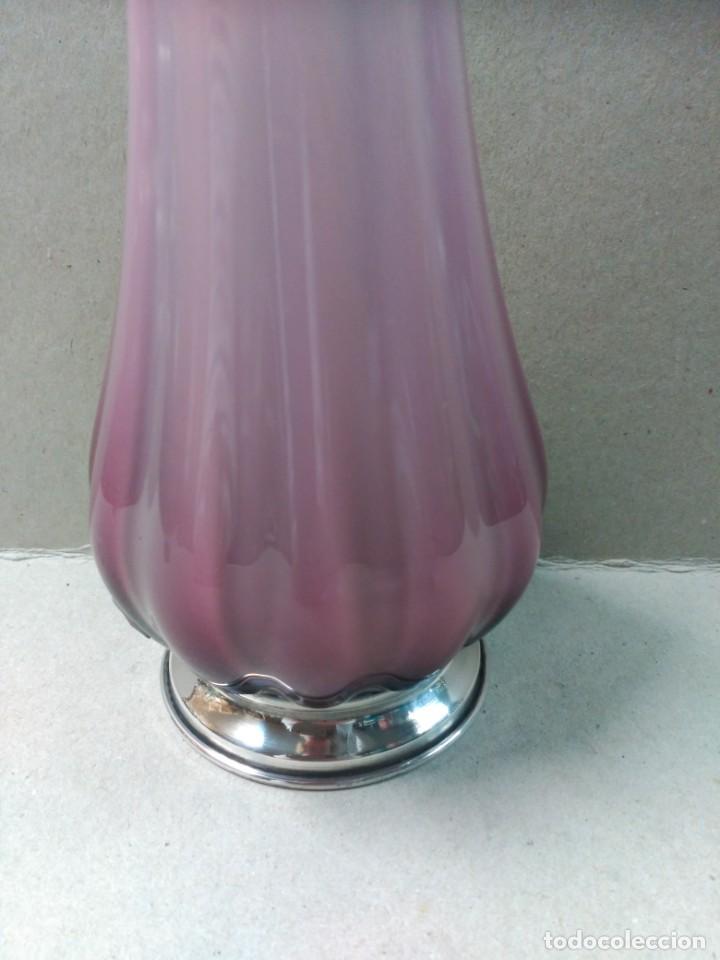 Antig&uuml;edades: JARRON DE CRISTAL MORADO CON PIE DE PLATA PUNZONADA. - Foto 9