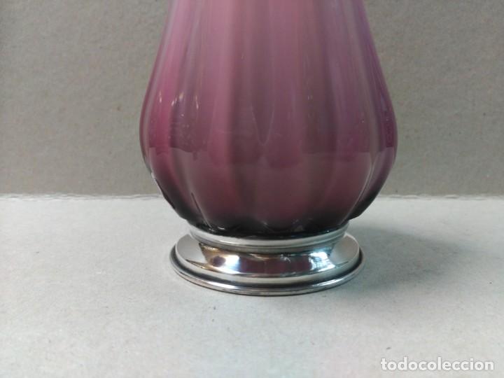 Antig&uuml;edades: JARRON DE CRISTAL MORADO CON PIE DE PLATA PUNZONADA. - Foto 14