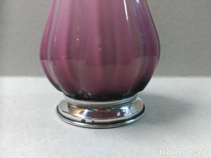 Antig&uuml;edades: JARRON DE CRISTAL MORADO CON PIE DE PLATA PUNZONADA. - Foto 15