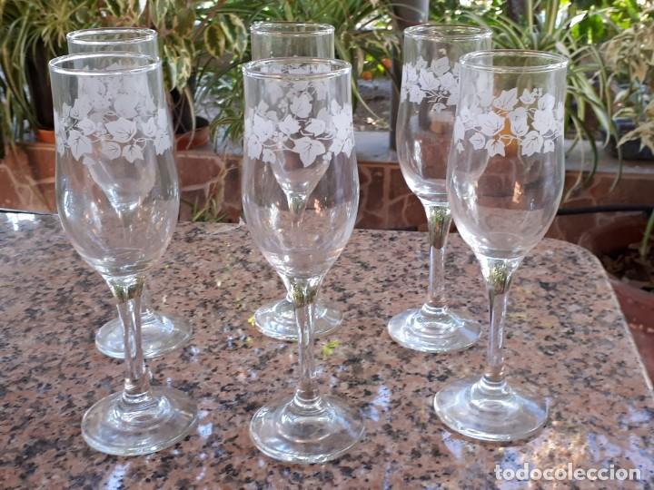 Antig&uuml;edades: antiguo juego de 6 copas de cava - Foto 1
