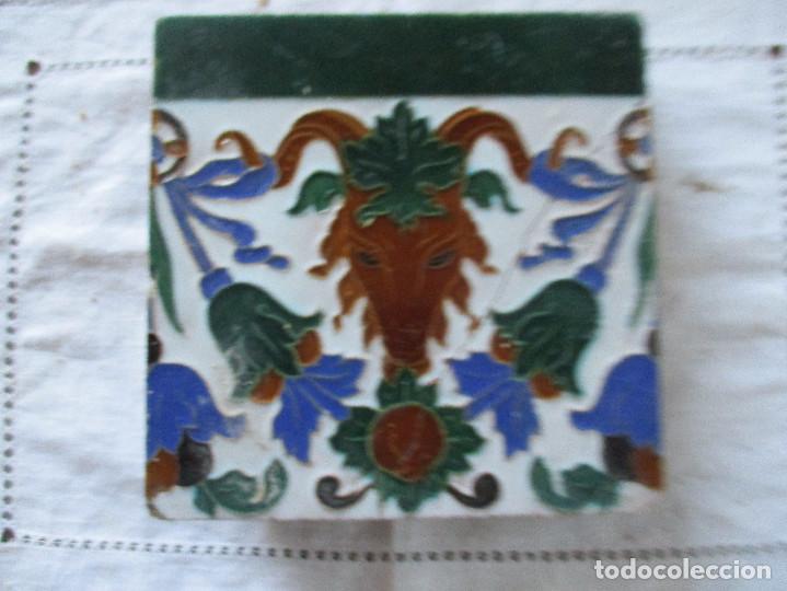 Antig&uuml;edades: Azulejo de Triana (Grutesco) - Foto 1