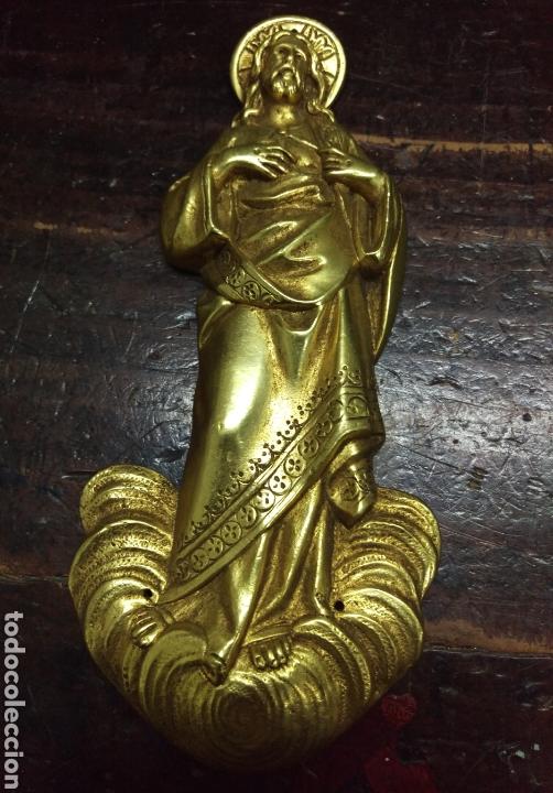 Antig&uuml;edades: Figura en bronce del SAGRADO CORAZON en relieve - Foto 2