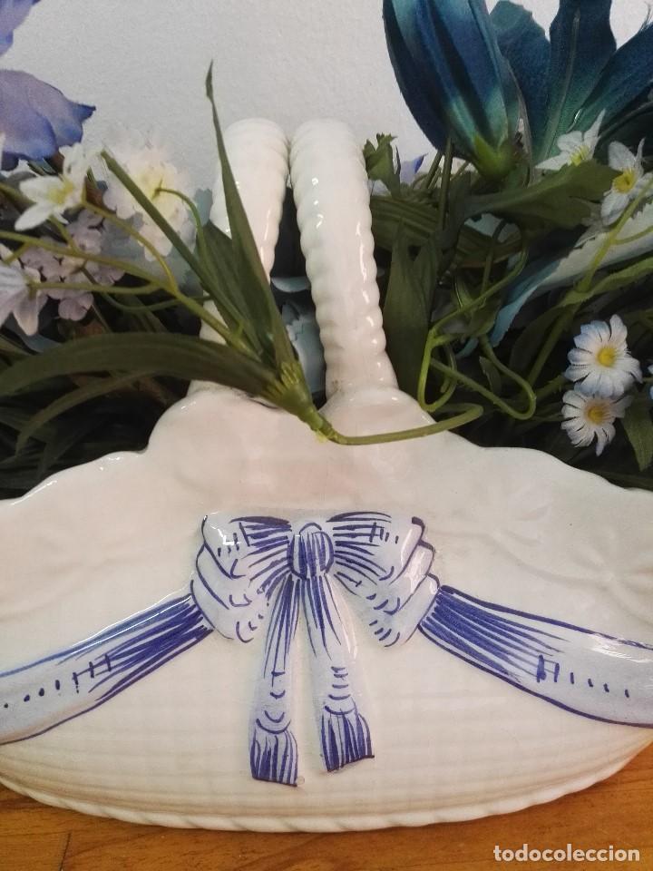 Antig&uuml;edades: Centro de porcelana con flores secas - Foto 2