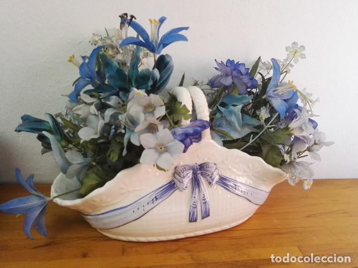 Antig&uuml;edades: Centro de porcelana con flores secas - Foto 6