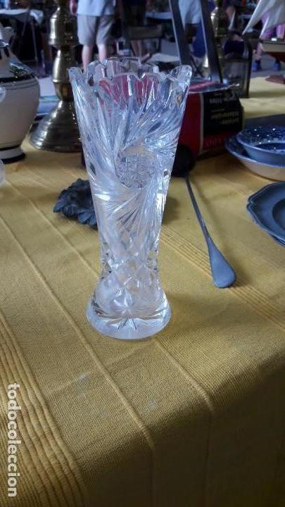 Antig&uuml;edades: florero de cristal roca tallado - Foto 1