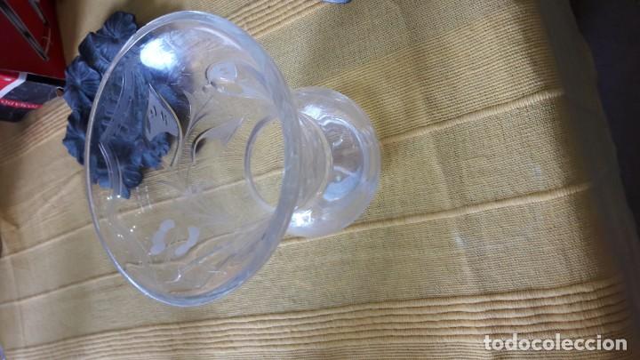 Antig&uuml;edades: florero de cristal roca tallado - Foto 2