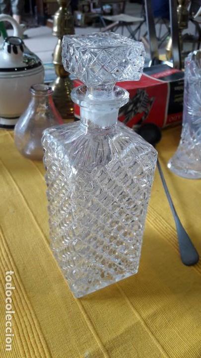 Antiquit&auml;ten: botella de cristal con tapon de cristal .