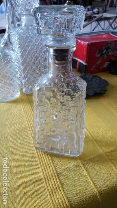 Antiquit&auml;ten: botella de cristal con tapon de cristal .