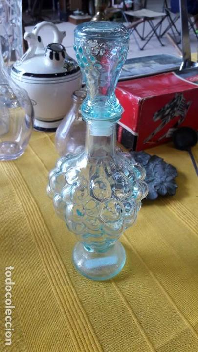 Antiquit&auml;ten: botella de cristal con tapon de cristal .