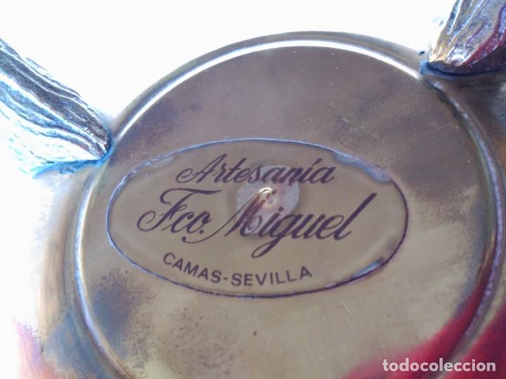 Antig&uuml;edades: Jarron decorativo de lat&oacute;n - Foto 3