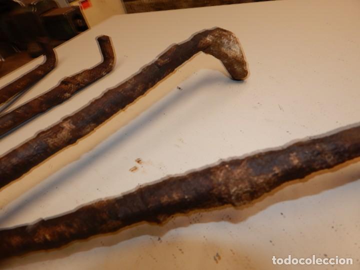 Antig&uuml;edades: 2 argollas grandes de forja..  de atar toros - Foto 8