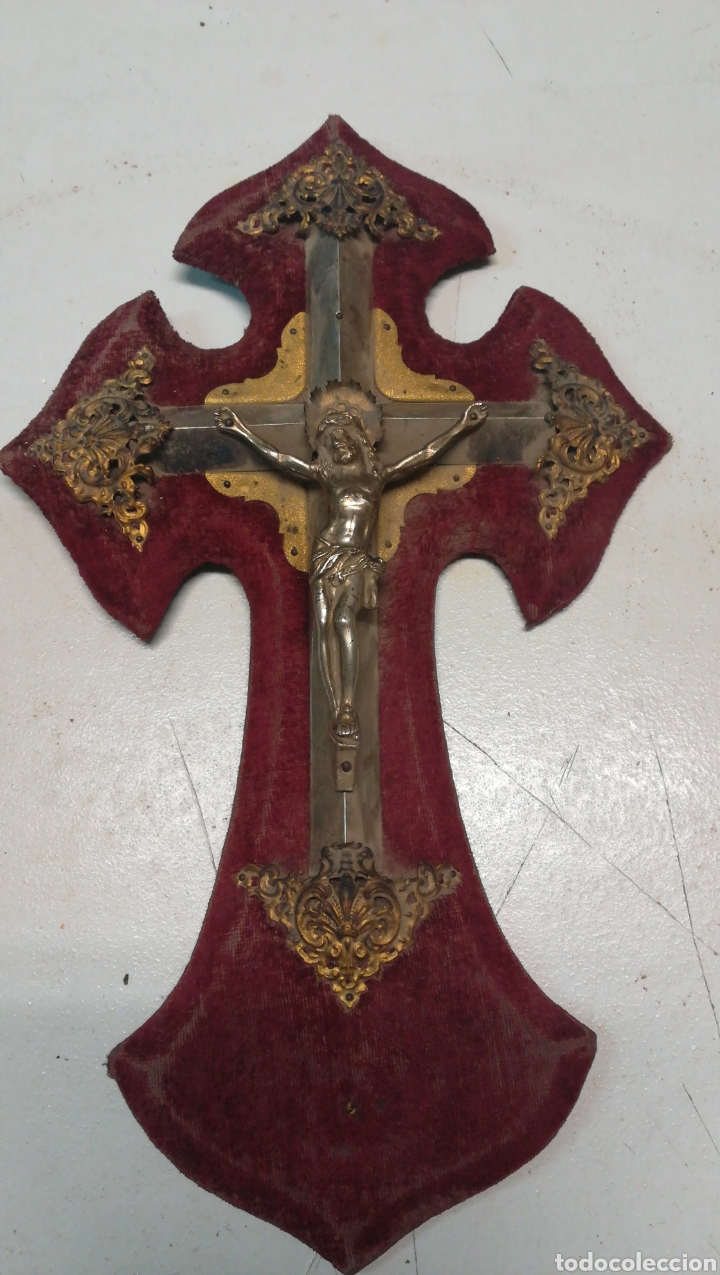Antig&uuml;edades: Cristo fondo terciopelo - Foto 1