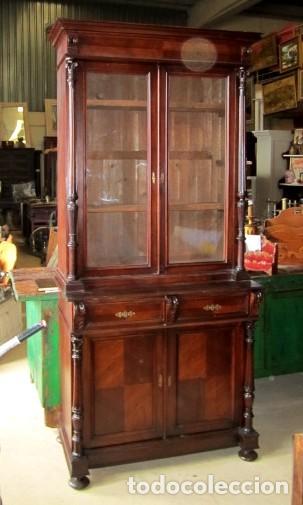 Antig&uuml;edades: Aparador antiguo SXIX con columnas con capitel - Foto 3