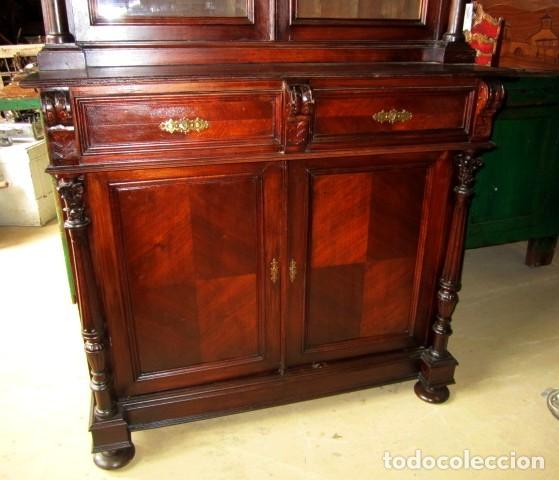 Antig&uuml;edades: Aparador antiguo SXIX con columnas con capitel - Foto 4