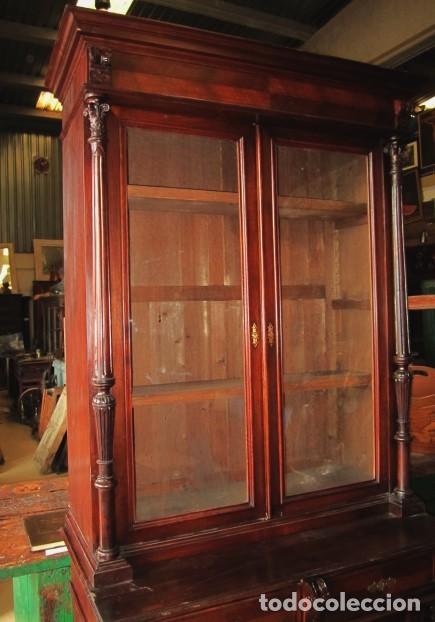 Antig&uuml;edades: Aparador antiguo SXIX con columnas con capitel - Foto 6