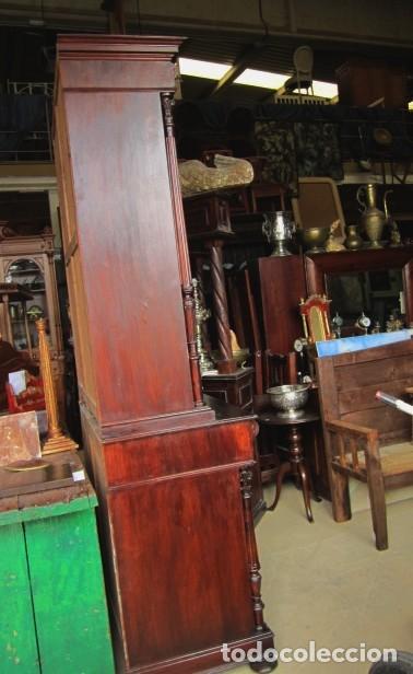 Antig&uuml;edades: Aparador antiguo SXIX con columnas con capitel - Foto 7