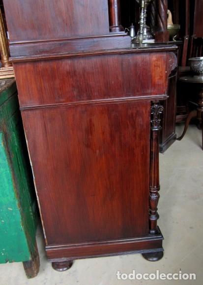 Antig&uuml;edades: Aparador antiguo SXIX con columnas con capitel - Foto 8