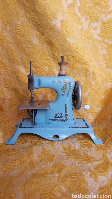 Antig&uuml;edades: M&Aacute;QUINA DE COSER MINIATURA - Foto 1