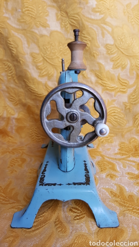 Antig&uuml;edades: M&Aacute;QUINA DE COSER MINIATURA - Foto 3