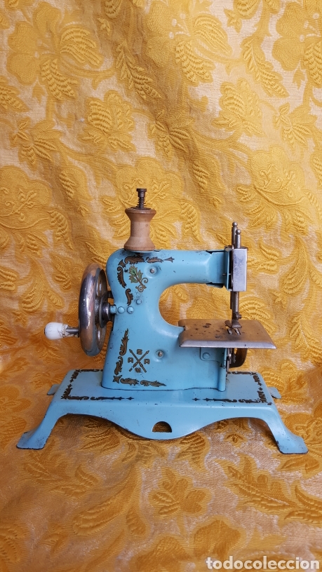 Antig&uuml;edades: M&Aacute;QUINA DE COSER MINIATURA - Foto 4