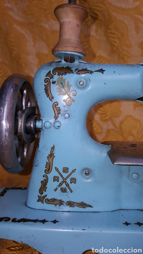 Antig&uuml;edades: M&Aacute;QUINA DE COSER MINIATURA - Foto 5