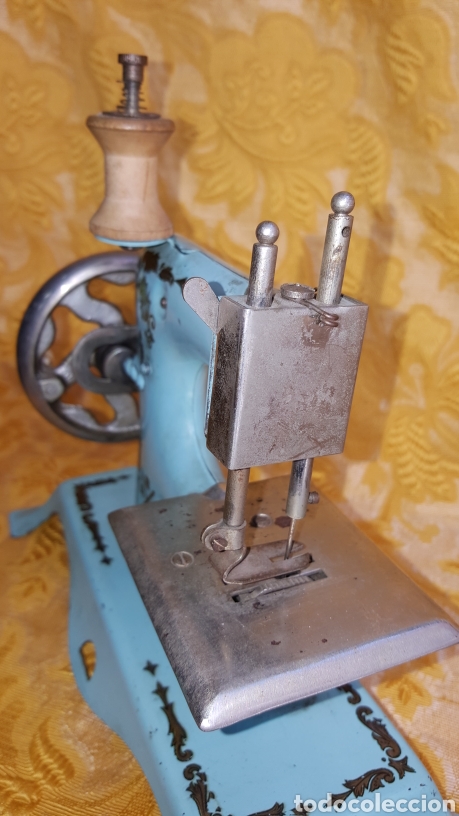 Antig&uuml;edades: M&Aacute;QUINA DE COSER MINIATURA - Foto 8