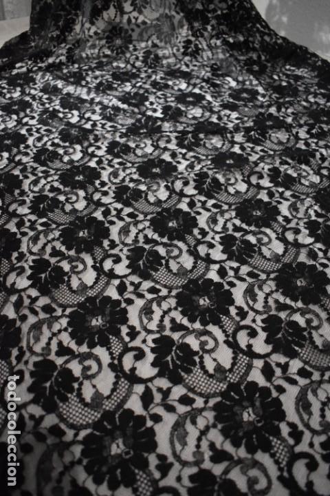 Antig&uuml;edades: mantilla blonda gran tama&ntilde;o - Foto 2