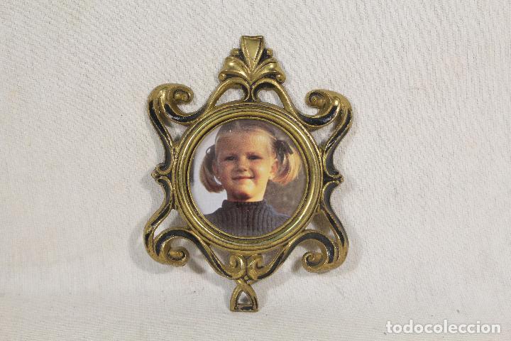 Antig&uuml;edades: marco peque&ntilde;o de bronce - Foto 1