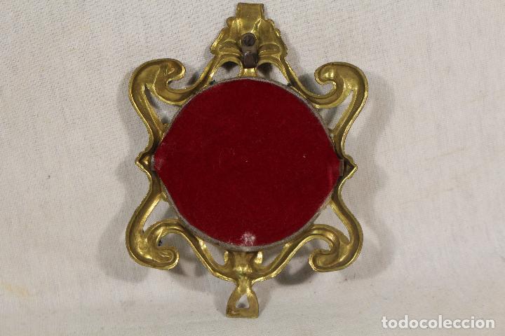Antig&uuml;edades: marco peque&ntilde;o de bronce - Foto 2