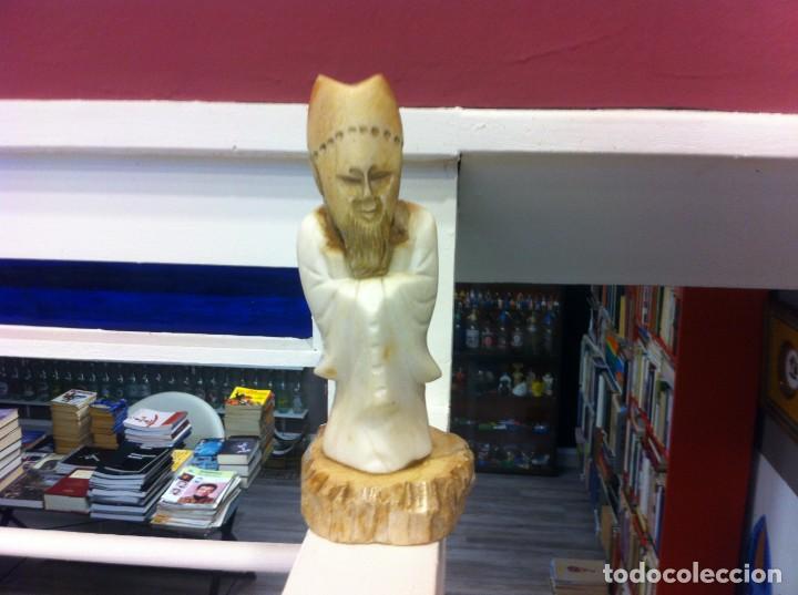 Antiguidades: FIGURA DE HOMBRE CHINO EN M&Aacute;RMOL.  ALTURA: 19,5cm.  DI&Aacute;METRO BASE: 10cm