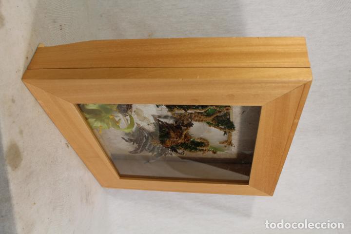 Antig&uuml;edades: cuadro vitrina en madera - Foto 4