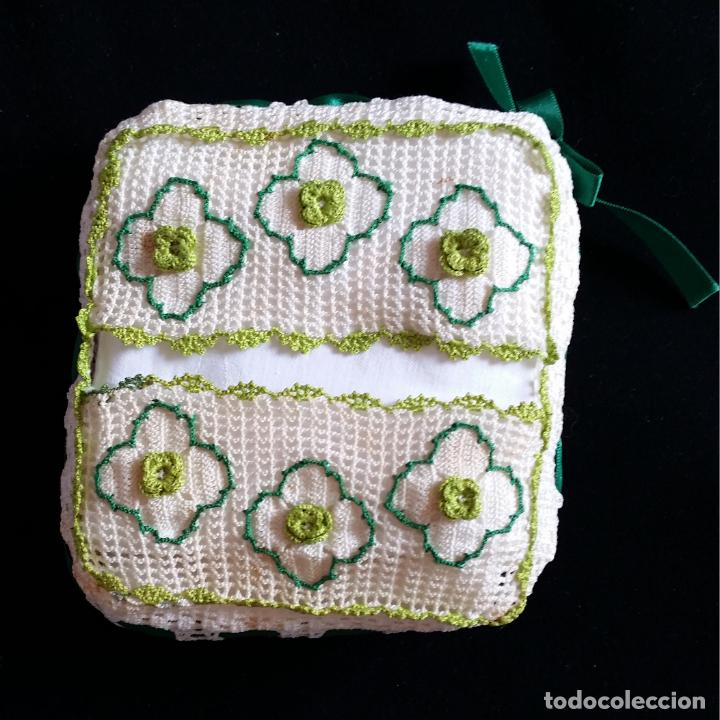 Antig&uuml;edades: Bolsa guardapa&ntilde;uelos en crochet - Foto 2