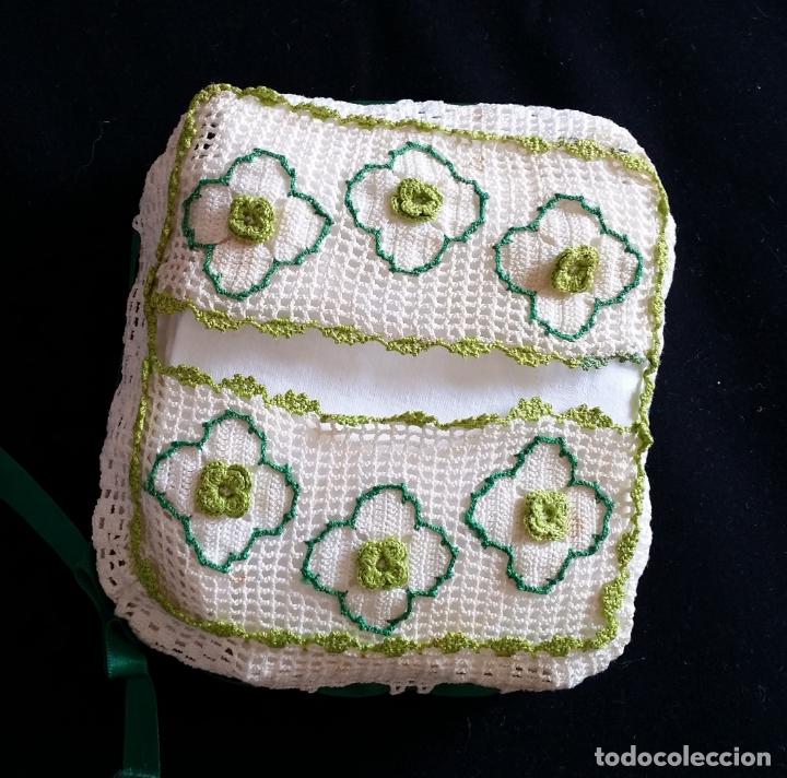 Antig&uuml;edades: Bolsa guardapa&ntilde;uelos en crochet - Foto 3