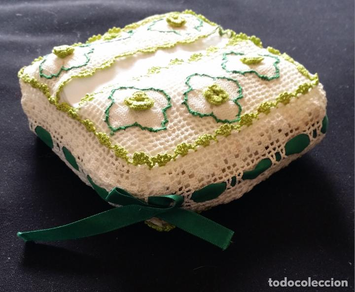 Antig&uuml;edades: Bolsa guardapa&ntilde;uelos en crochet - Foto 4