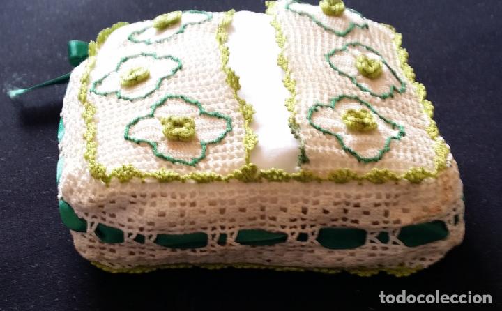 Antig&uuml;edades: Bolsa guardapa&ntilde;uelos en crochet - Foto 5