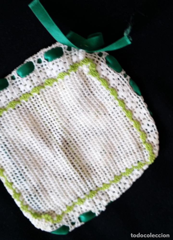 Antig&uuml;edades: Bolsa guardapa&ntilde;uelos en crochet - Foto 8