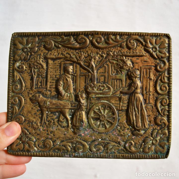 Antiguidades: ANTIGUO CUADRO CUADRITO DE LAT&Oacute;N ESCENA EN RELIEVE