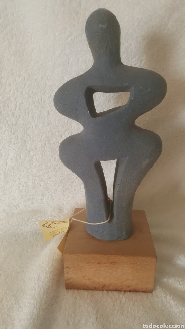 Escultura de mujer