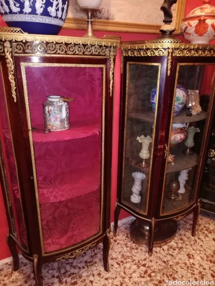 Antig&uuml;edades: Pareja de vitrinas Isabelinas siglo XIX - Foto 1