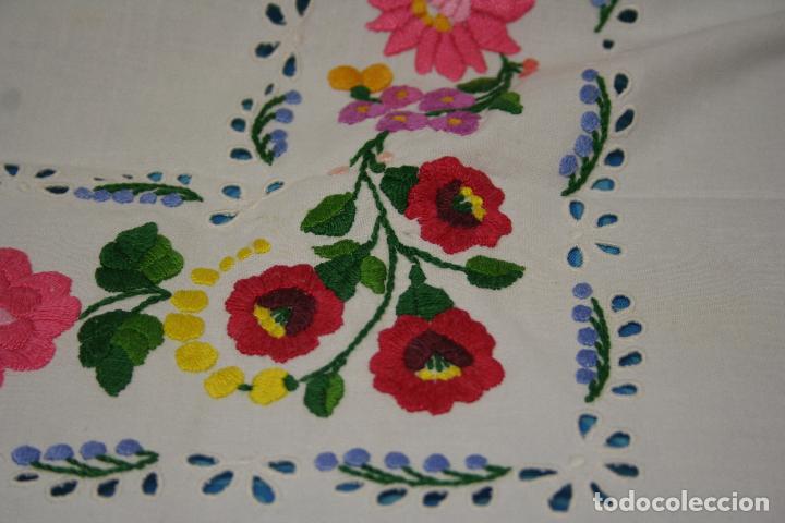 mantel algodon bordado a mano flores multicolor sold at auction 151373078 bordado a mano flores multicolor