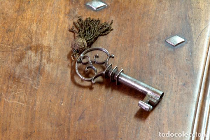 Antig&uuml;edades: ARCON CASTELLANO EN MADERA DE NOGAL - Foto 8