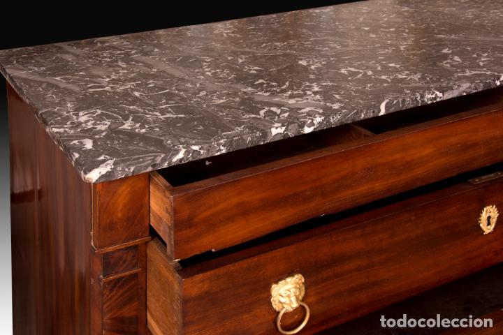 Antig&uuml;edades: COMODA ESTILO IMPERIO EN MADERA DE CAOBA - Foto 3